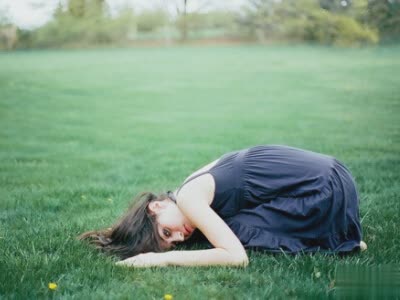 伤感说说心好累了：所有的爱都可以生生掐掉，只要你足够绝望